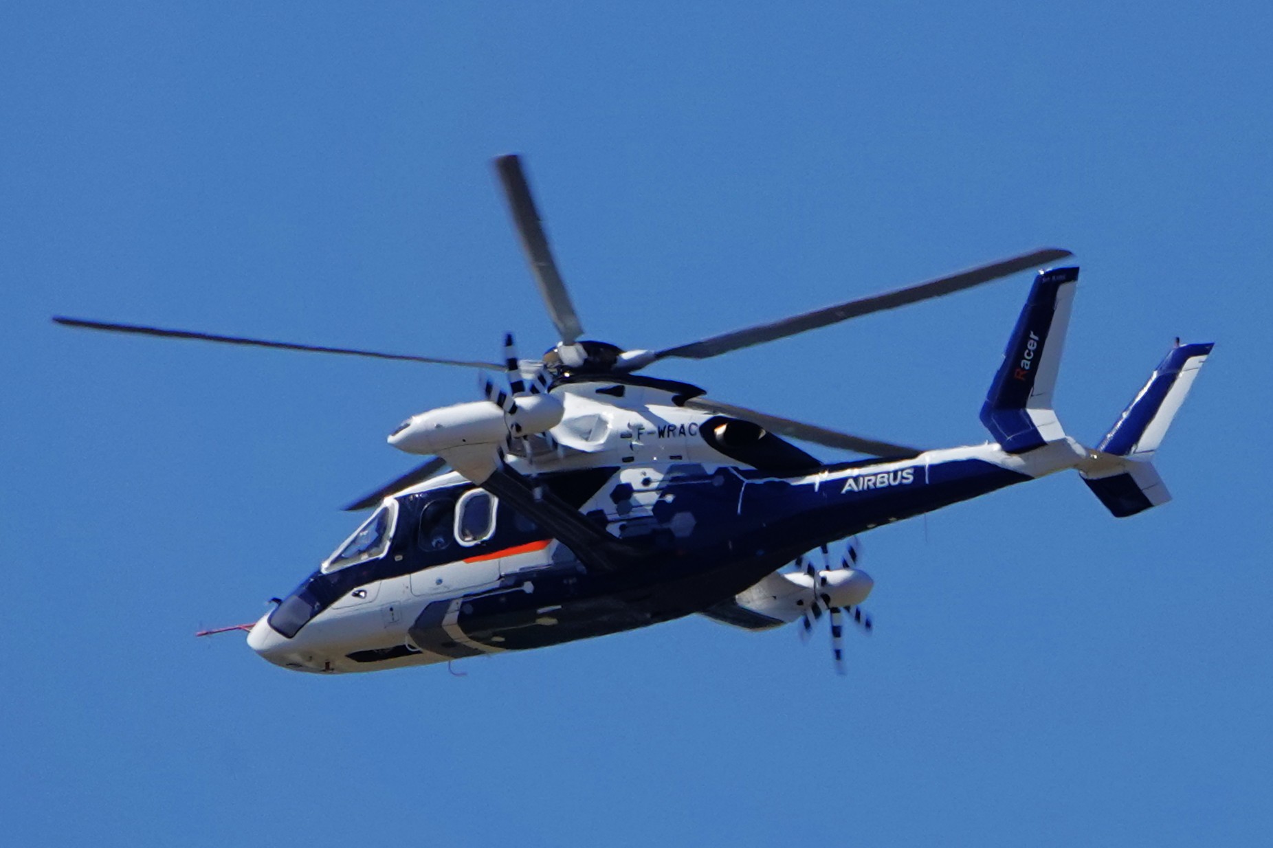 Airbus Helicopters Racer im Flug