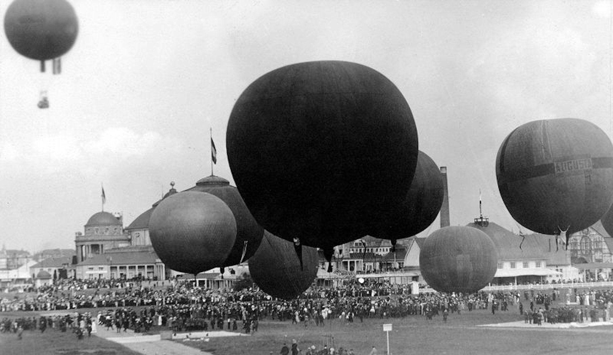 Historisches Foto der ILA 1909: Die erste eigenständige Luftfahrtmesse der Welt