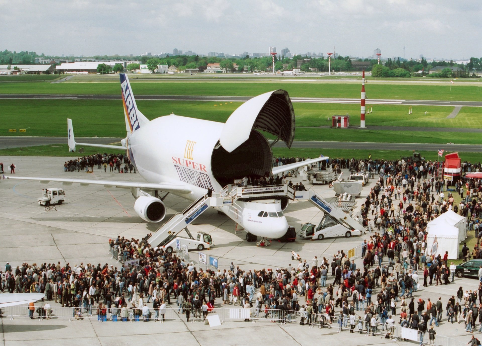 Historisches Foto der ILA 2004: NATO-Osterweiterung