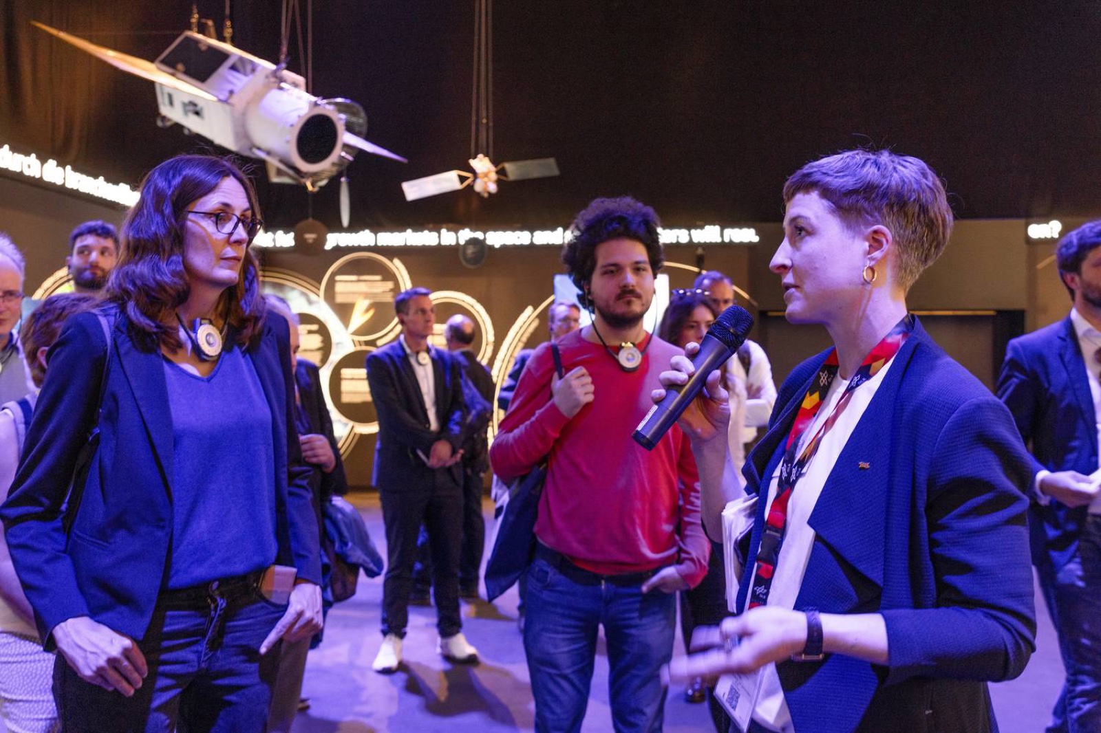 Guide erklärt im Space Pavilion